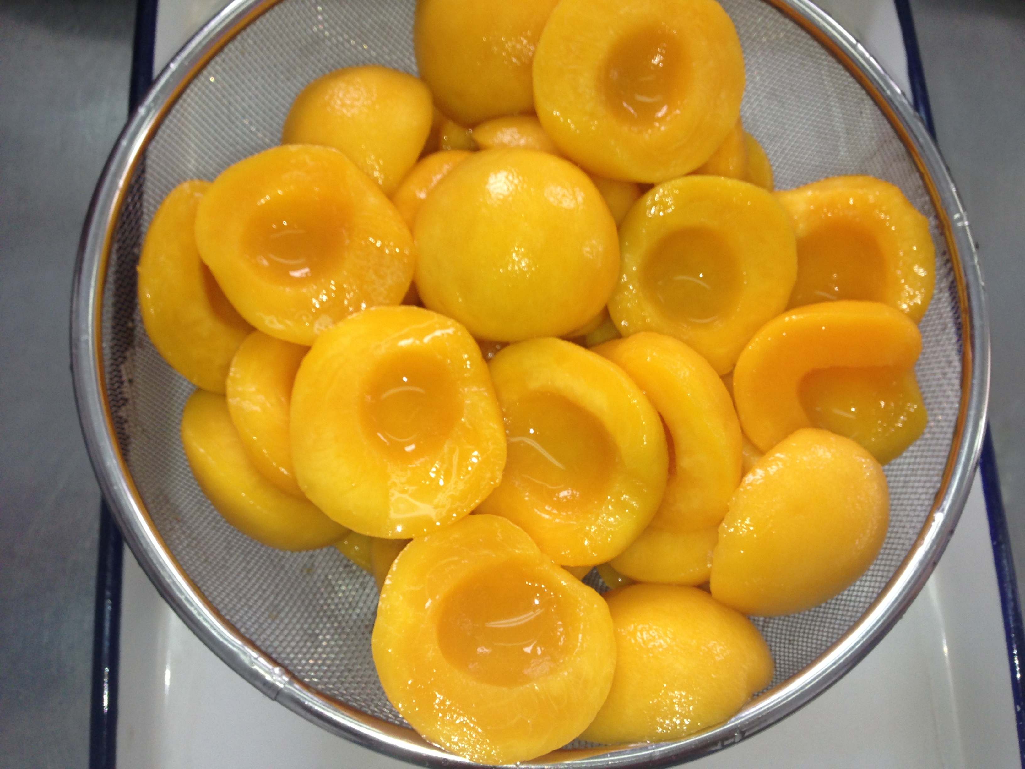 黄桃ハーフ缶詰